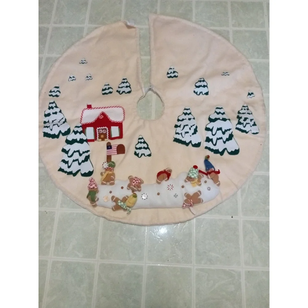 Vintage Gingerbread Man Felt Christmas Tree Skirt Winter Scene‎ Applique 40 Inch